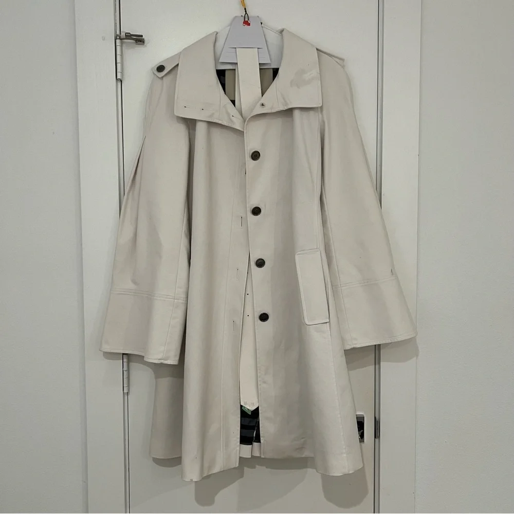 Burberry Trench Classic Cream with Belt - Picture 7 of 14